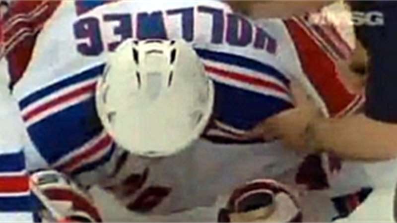VIDEO: Hollweg je v Česku za tvrďáka, v NHL však zakusil, jak chutná brutalita
