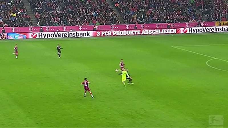 VIDEO Z ARCHIVU: Když Bayern Mnichov nepotřeboval obránce. Požáry hasil stoper Neuer