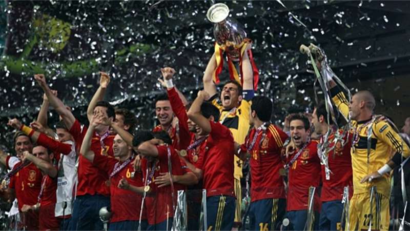 Španělé nemají na to, aby obhájili titul mistrů světa, tvrdí Portugalec Luis Figo