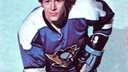  1977 – 1978: Jean Pronovost  Kanadský útočník Jean Pronovost odstartoval svou kariéru v NHL v sezoně 1968/69 v dresu Pittsburghu a v klubu působil deset let. V poslední sezoně v Pensylvánii už patřil mezi nejzkušenější hráče v týmu a vedl jej v dresu s céčkem na prsou. Pronovost se stal v sezoně 1975/76 prvním hráčem Penguins, který nasbíral v základní části soutěže přes sto bodů. V 80 zápasech tehdy zaznamenal 52 branek, k nimž přidal stejný počet nahrávek. V průměrném týmu se však žádného úspěchu nedočkal a požádal o výměnu. Jeho přání se splnilo v roce 1978, kdy přestoupil do jiného průměrného celku – Atlanty Flames.