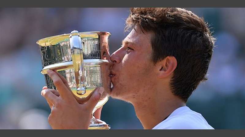 Wimbledonský juniorský vítěz spojil Djokoviče a Federera s dopingem