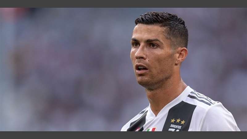 Messi vs. Ronaldo. Kdo se stane nejlépe hodnoceným fotbalistou hry FIFA 19?