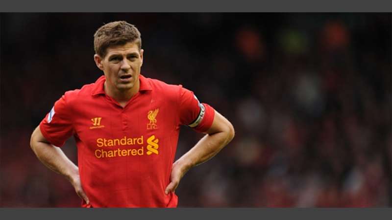 Nepropadejte panice, vyzval fanoušky Liverpoolu kapitán Steven Gerrard